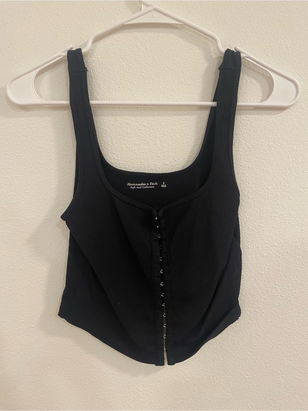 Abercrombie & Fitch Black Ribbed Hook-and-Eye Crop Tank
